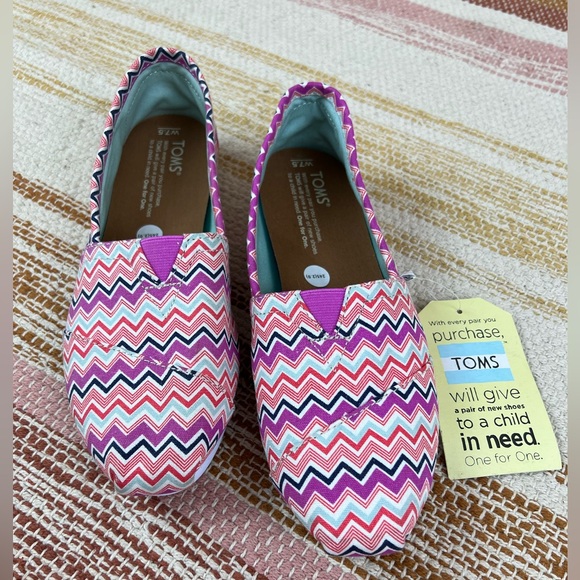 NWT Tom's Chevron Classic Women Pink Chevron Multiple ๐ - Picture 5 of 8